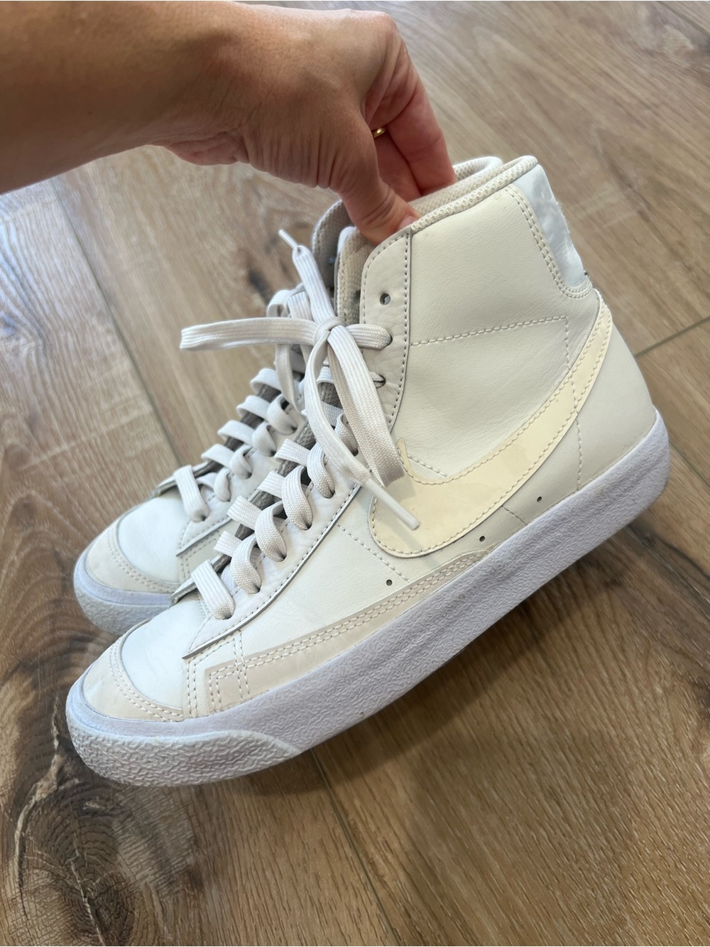 NIKE Big Kids Blazer Mid Vintage '77 - White worn once 4.5